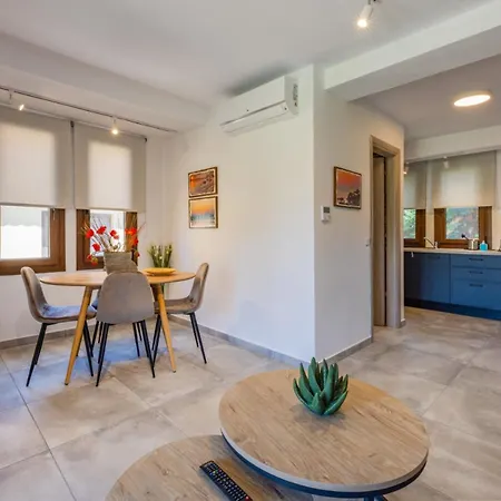Penelope Luxury Suites Fourka Exterior photo