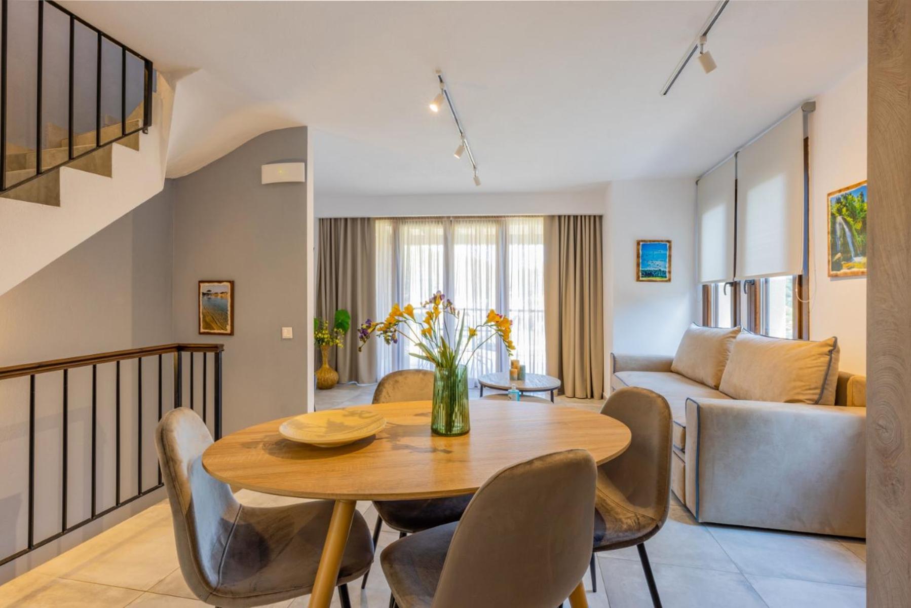 Penelope Luxury Apartment Fourka